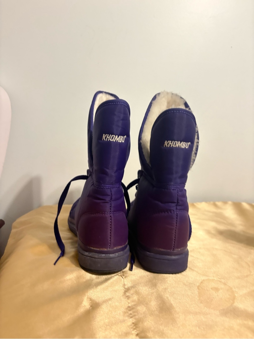 Khombu Purple Lace-Up Insulated Boots size 8